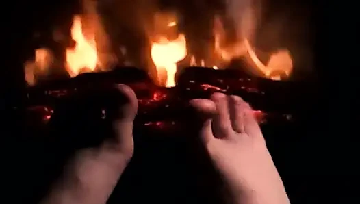 Согревание моих ступней, чтобы дать тебе хорошую горячую дрочку ногами без наушников