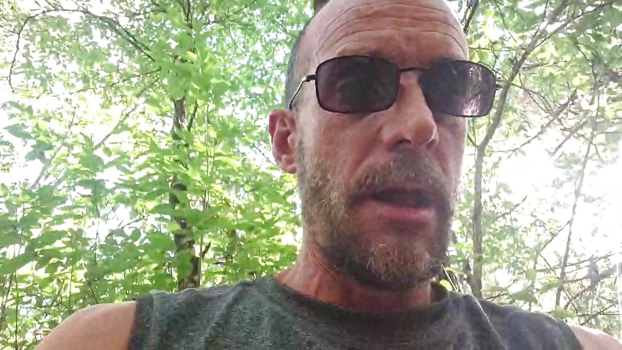 I'm playing for the first time with my fleshlight outdoors, remi06cam4