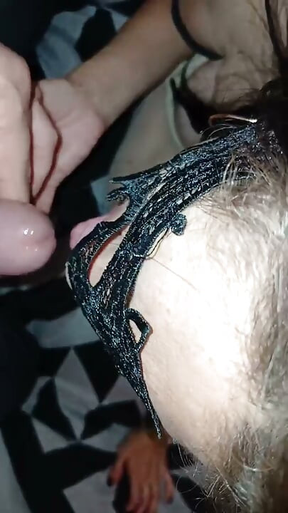 Karıma sertçe sokuluyor
