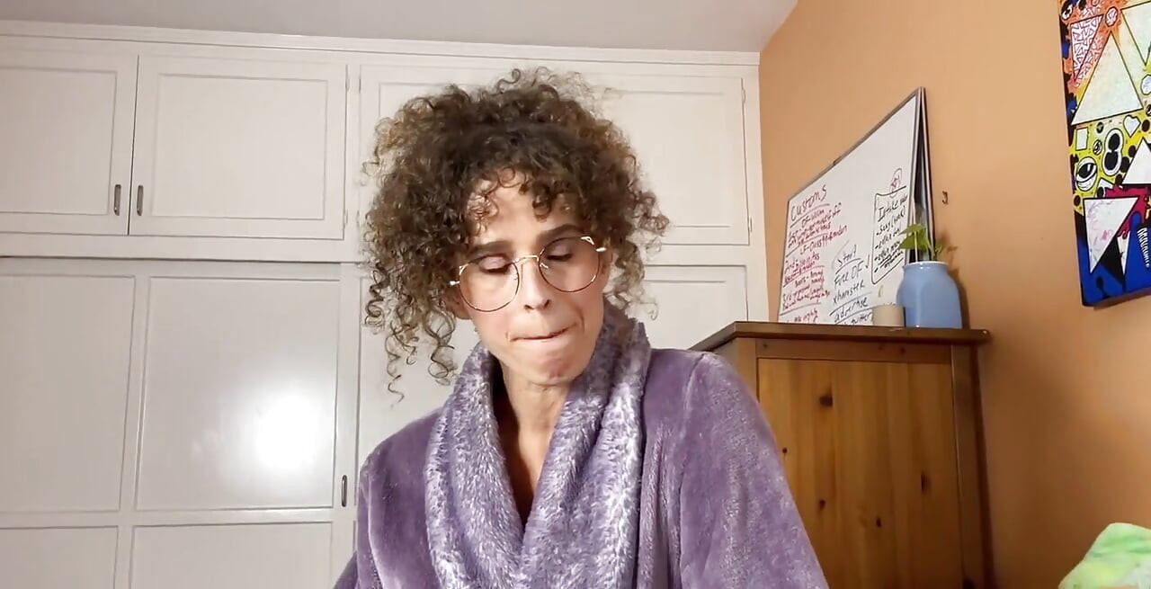 Dowiedziałem się, że Vivian starała się zająć dziewictwo mojego pasierba! W żadnym bądź razie!! Jest moja, o których pamiętam mojego pasierba