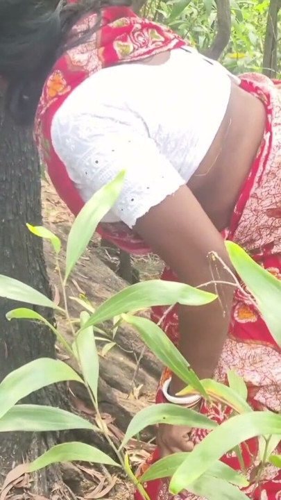 Sona bhabhi outdoor fucking with  her brother-in-law, Sali jamaibabu chudachudi bengali audio | Clip 1