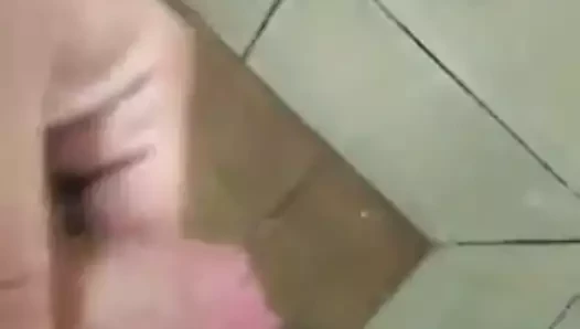 Punheta no chuveiro