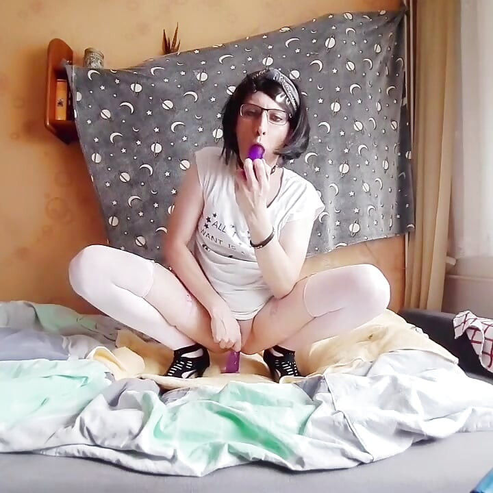 Slutty sissy cd fucking dildo