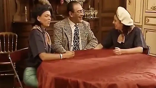 Yaramaz bir Alman hatun üçlü grup sekste sikiliyor