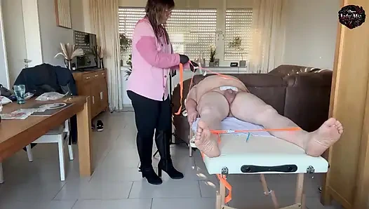 Domlady mia slaveofm hell of pain cbt'i kırbaçlıyor ve elektrik ve edepsiz diş teli ile cezalandırılıyor - bölüm 3