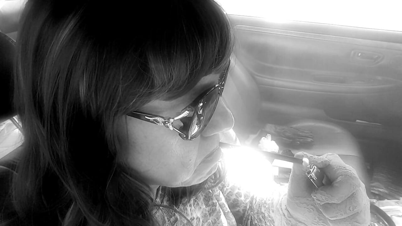 TS BI GILF that loves to smoke long cigarettes VS120 & More120 menthols in her car