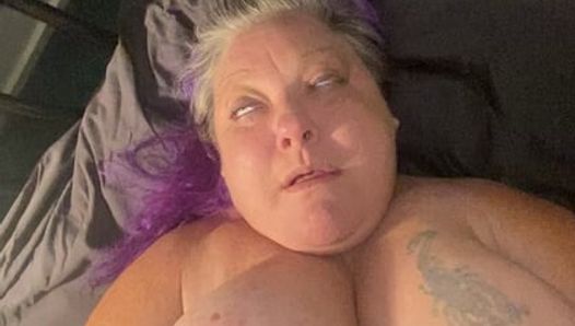 Bbw nonna con grandi tette in una doppia penetrazione hardcore