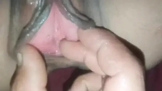 Tiba2 kakak masuk kamar langsung obok2 memek sempit aku