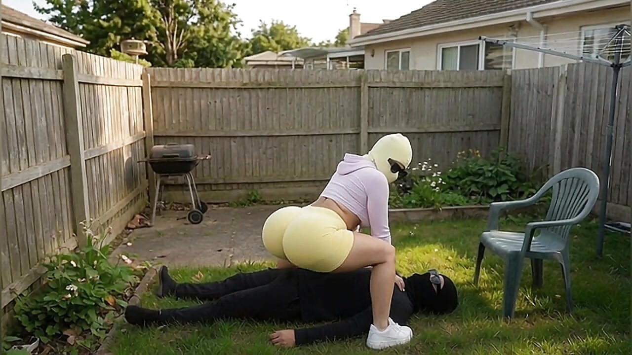 의붓아빠를 괴롭히는 장난스러운 겸둥이 거유 의붓딸