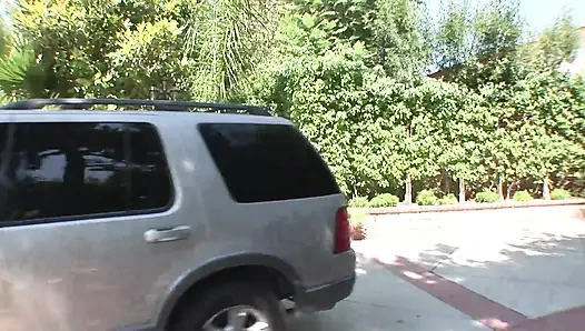 Menyerbu pantatku yang dalam dengan kontol besarmu .... Aku ingin mencoba banyak kesenangan !!