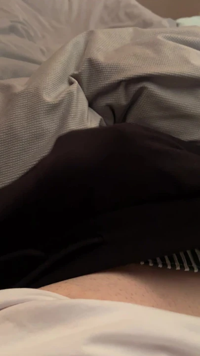 wanking: cumshot in jogging pants.