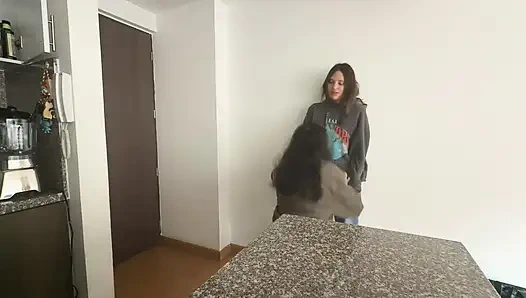 İşe gitmeden önce bir lezbiyen beni yönetiyor