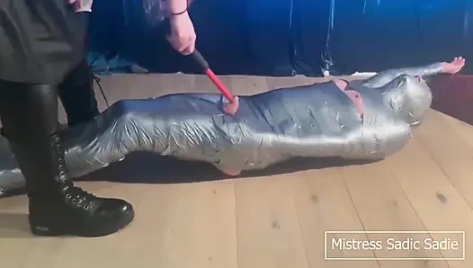 Bondage-film gefüllt mit demütigung, Trampling, elektrospielen und anderen perversen spielen
