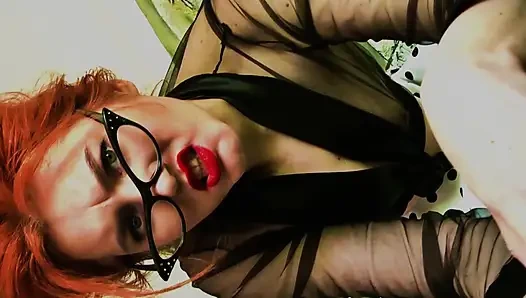 Sevgililer gününde kafesin içine boşalıyor