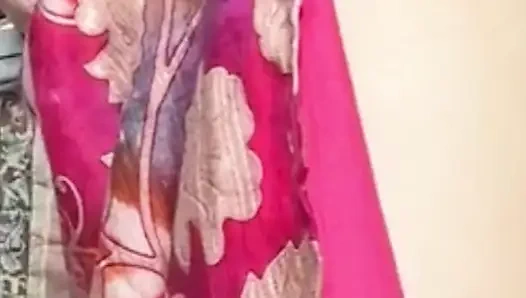 Üvey kız kardeşinin amının mührünü kırdı