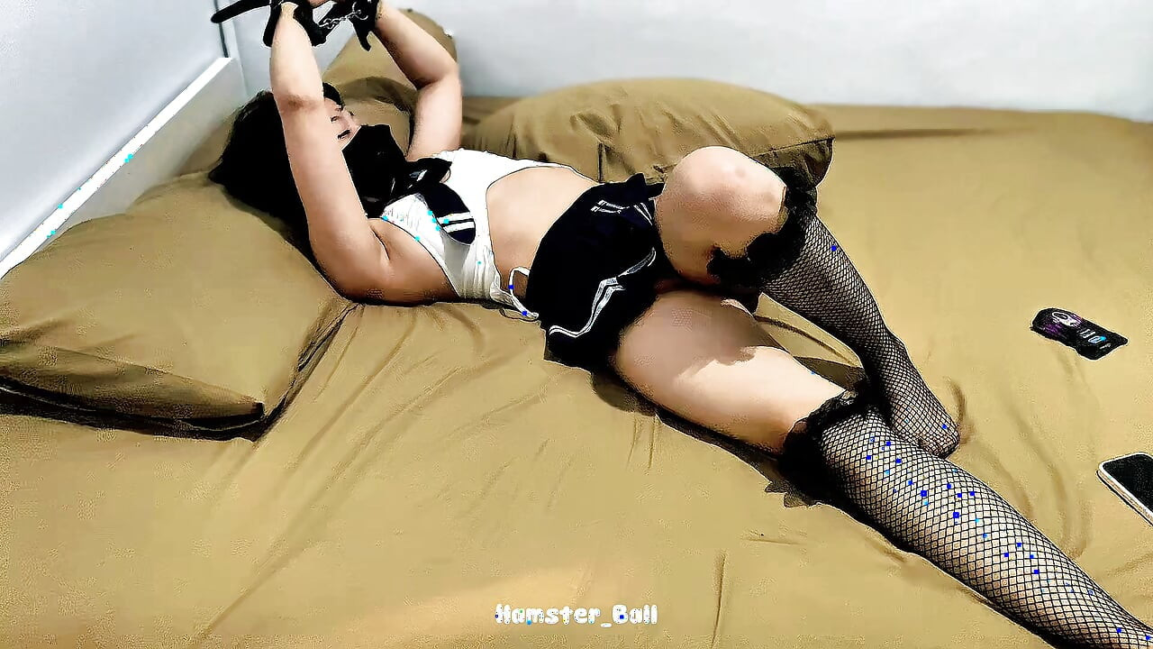 Follando a una modelo de cosplay escolar de 18+ en un hotel malayo