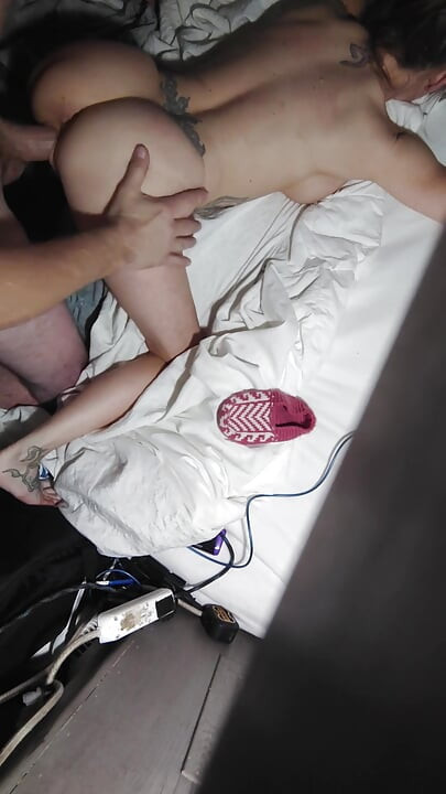 Duży tyłek + Duże cycki + Ciasne cipki + Wielki Kutas + Wibrator = Świetny pieprzony czas