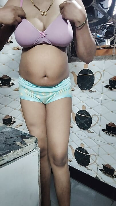 indian girl bathing nude