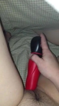 si masturba la fica super bagnata con 2 vibratori