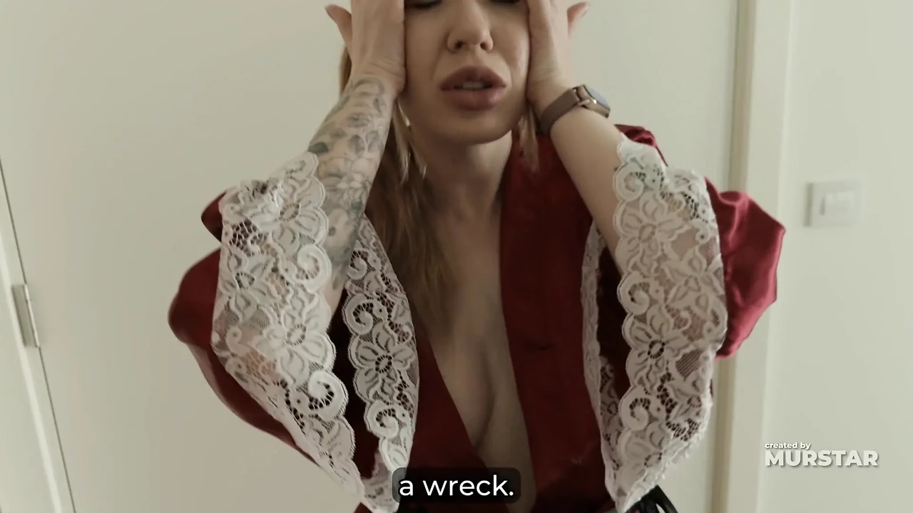 巨乳继母在心里和继子睡一张床, 并在勺子性爱后被射在她巨大的屁股上