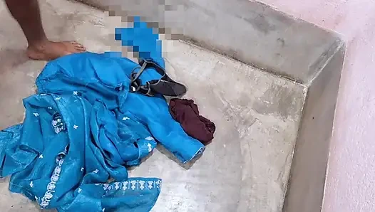 Индийская пара занимается сексом, муж трахает жену