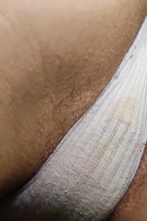 Eu te peguei cheirando minha calcinha fedorenta