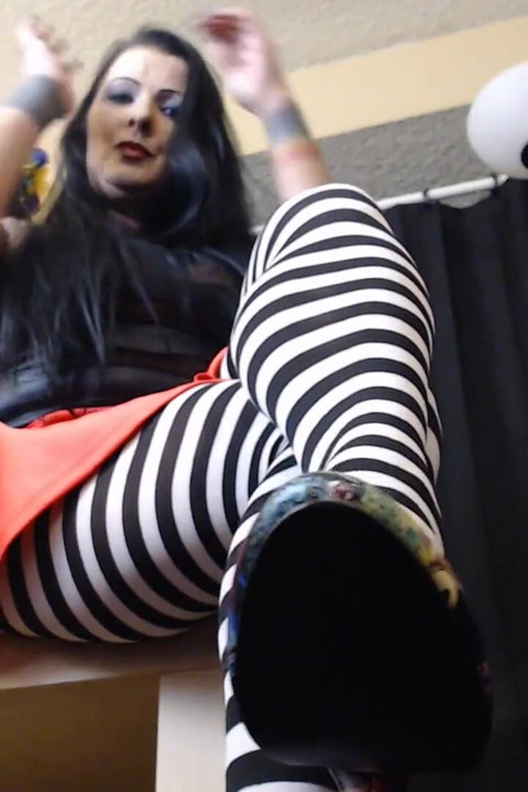Be my 1st pantyhose slave