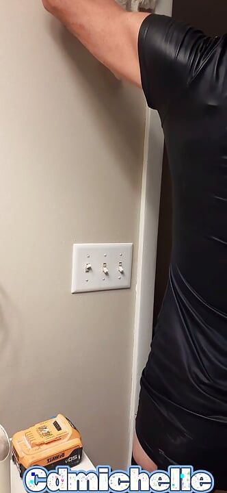 Cdmichelle在工作中补漆
