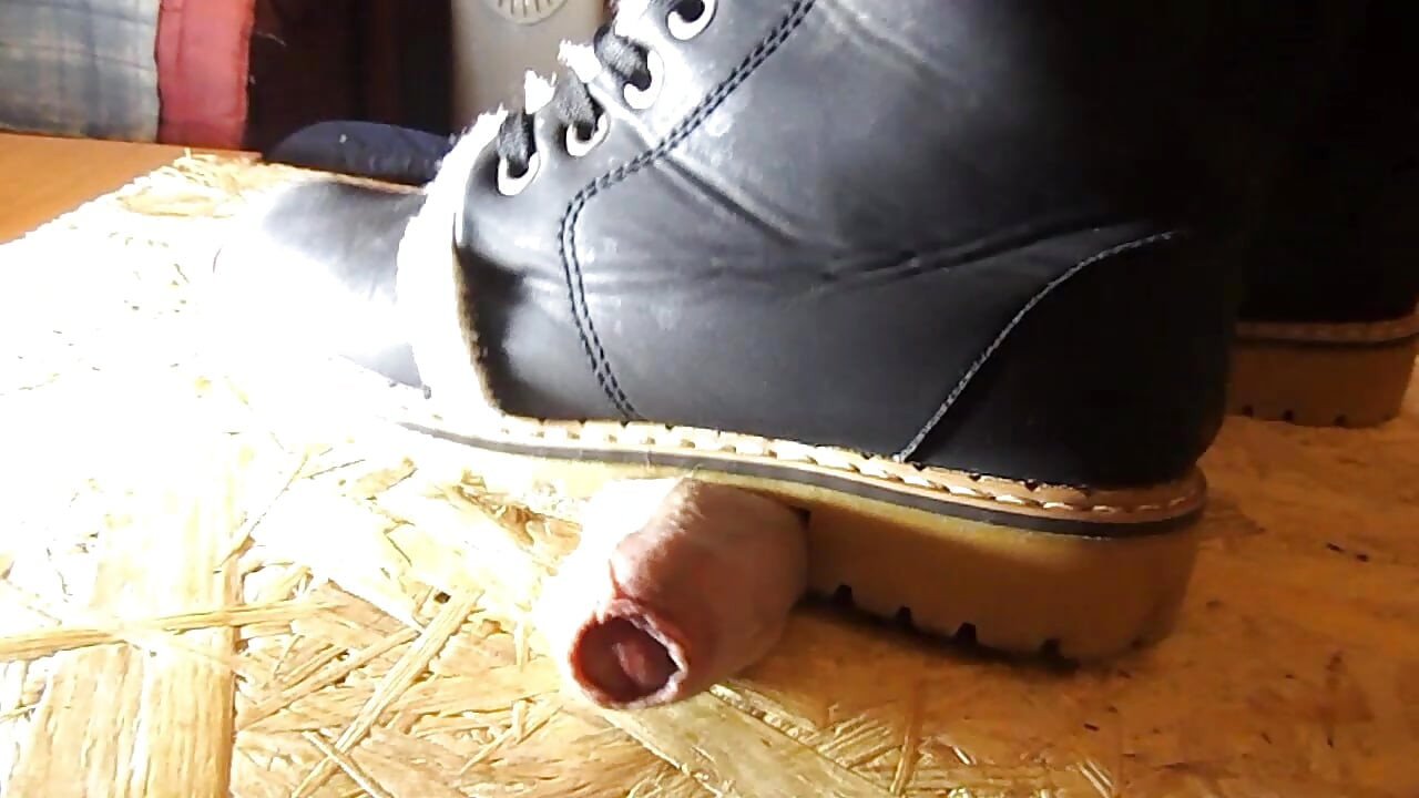 लंड को रौंदना