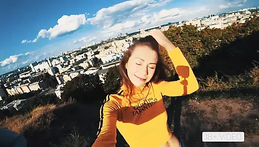 Публичный минет и камшот в рот пухлой фитнес-модели