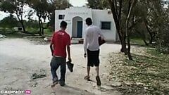 Cadinot.fr - turista gay francese scopata da un ragazzo tunisino