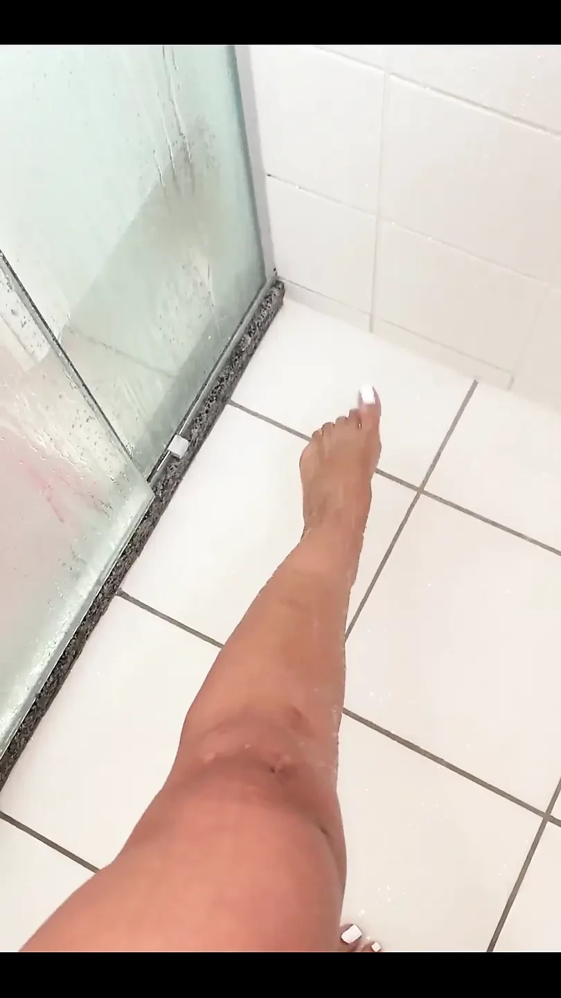 Nylon,shower,legs