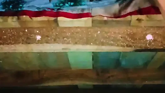 Sister-in-law's bad fucking and spreading both her legs, put the whole penis and took out the piss from the pussy.