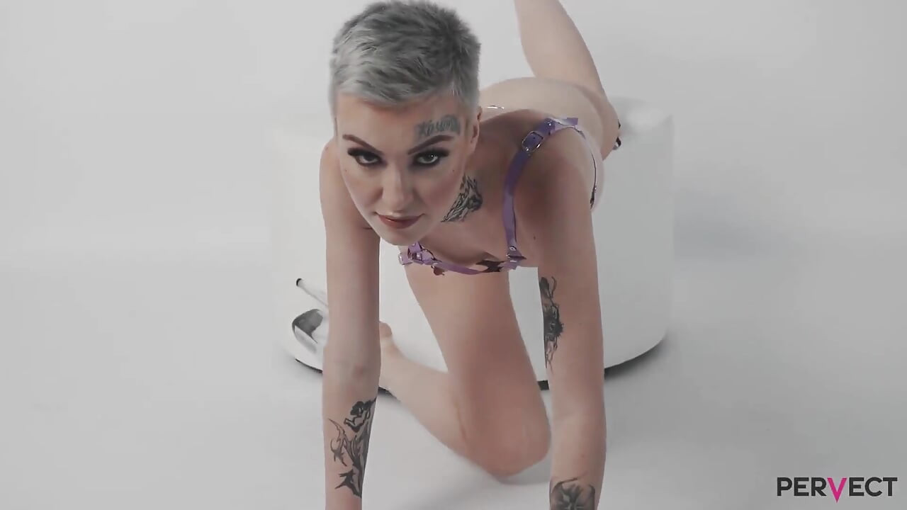 Tabitha Poison Fucks All of Her Holes with a Huge Transparent Dildo!