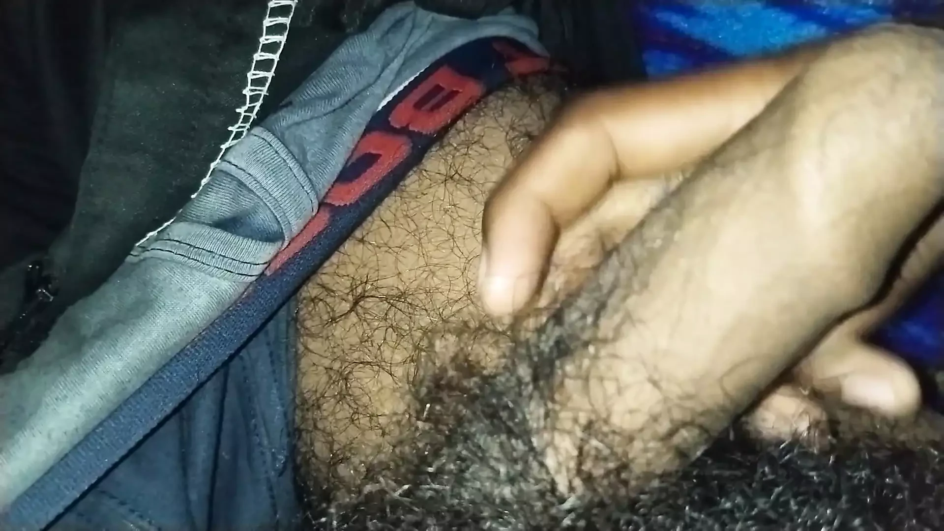 Jordiweek jungle me jake apne lund ko oil ke saath most socks lete hue massage kar raha hai aur lond ko saffi smooth massage kar ke lund ko strong