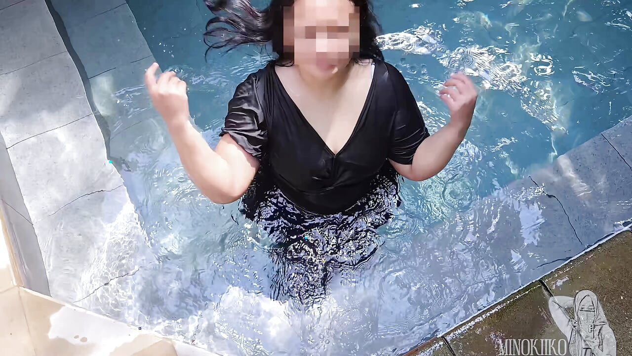 Asiatische MILf entspannen und genießen bali allein bei poll - minokiiko