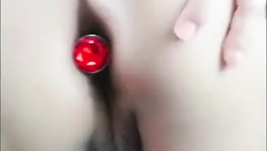 Тайская студентка исполняет свой настоящий тайский соло