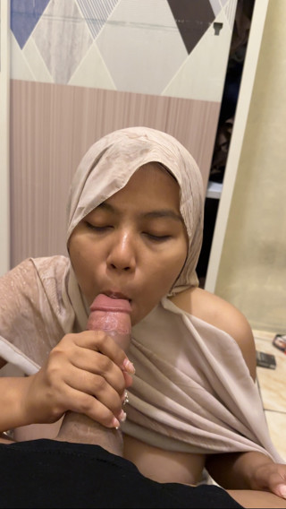 Aunty crot in the mouth