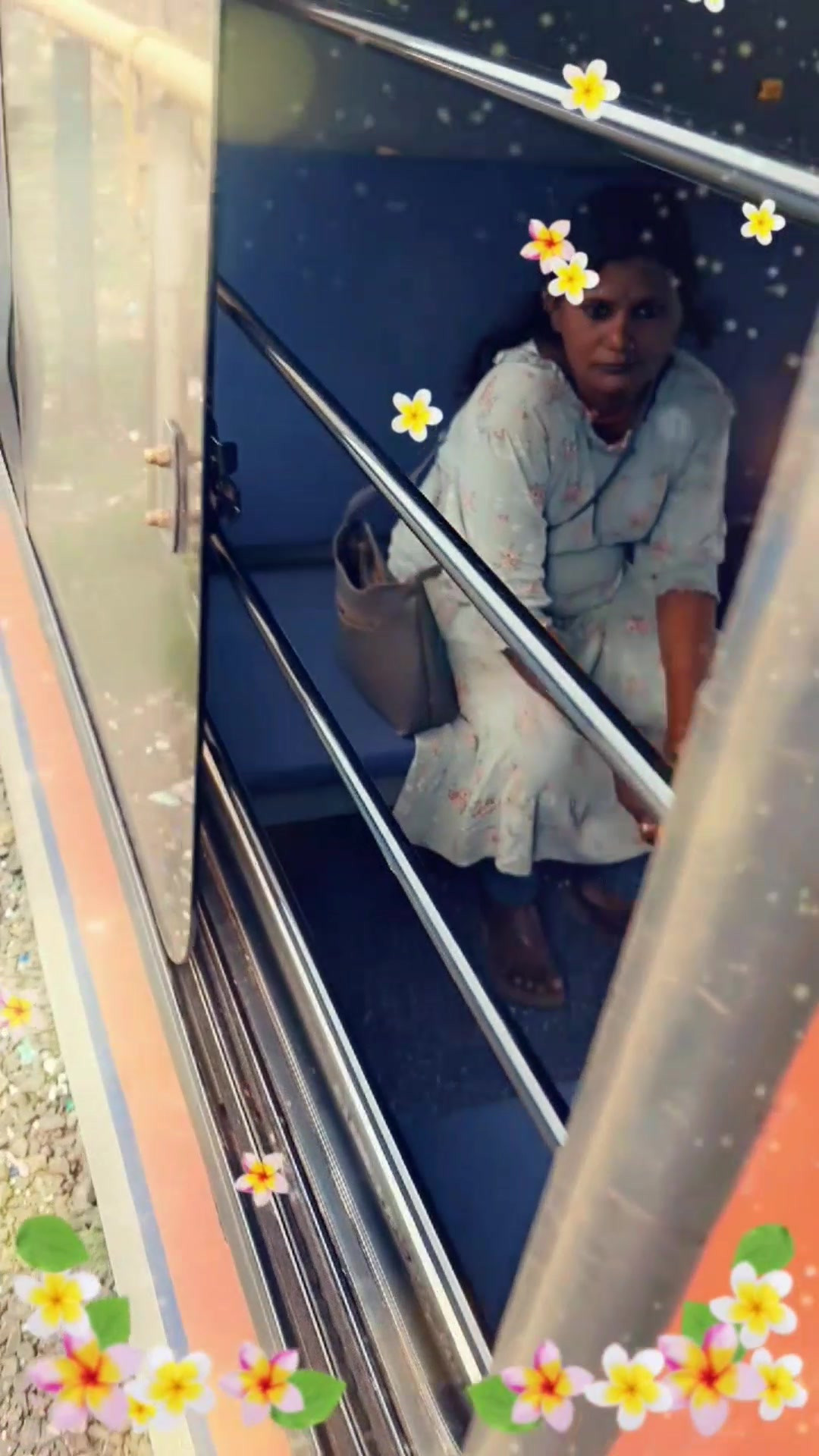 🥵KANNADA INDIAN TRAIN Hot Indian Nabour Girl Sucking Dick So Good And Recieve Warm Cum In Mouth