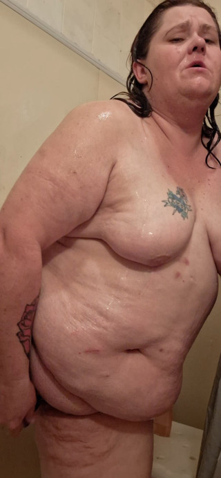 Hot milf bbw wife plays in the shower thumbnail