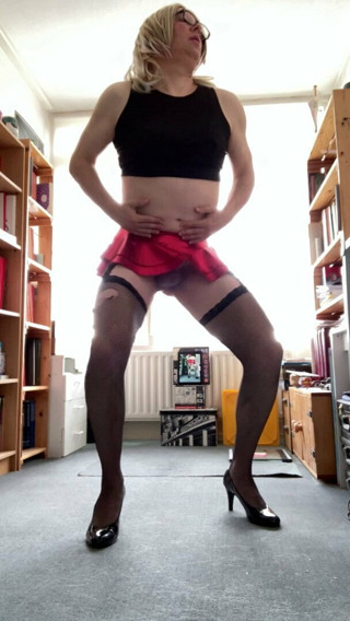 a short dancing clip (1)