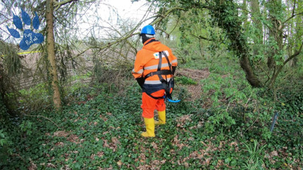 Quick pawing off in waterproof workgear