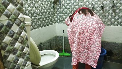 Indian Hot Mokrani Ki Chudai Malkin Se In Washroom