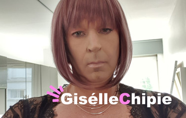 Mistress Giselle Chipie jerks off for you, my slaves!