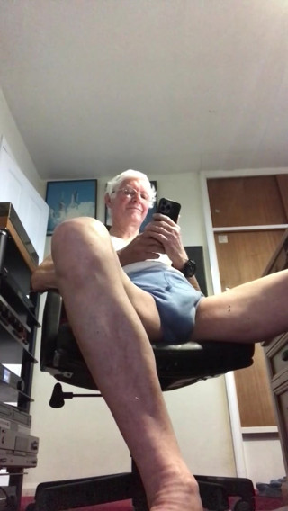 Chat and Edging with Ball Stetchers