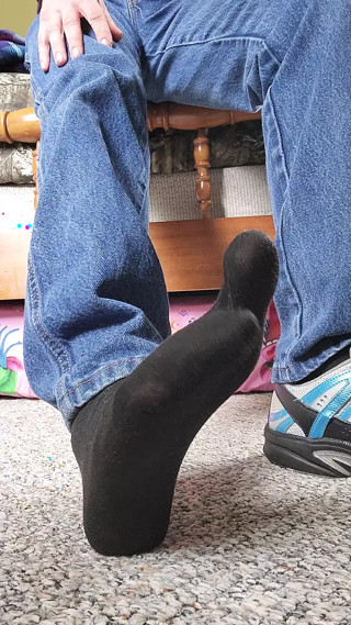 Wearing tabi socks and teasing you
