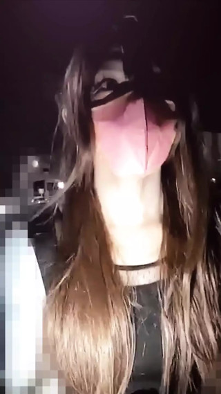 Individual shooting Video in which the daughter of a perverted man in a mad mad out of a tree