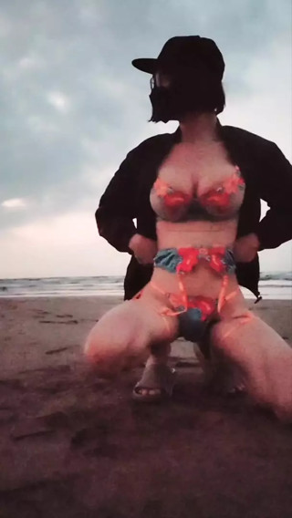 Exhibitionist at beach!!! Gina cum thumbnail