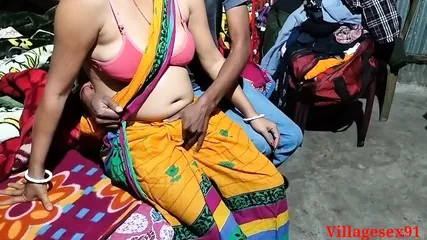 Homemade boudi chudai in green saree