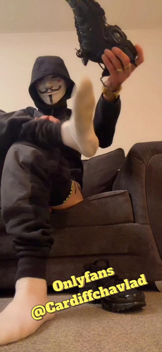 Solo big cock mask wank